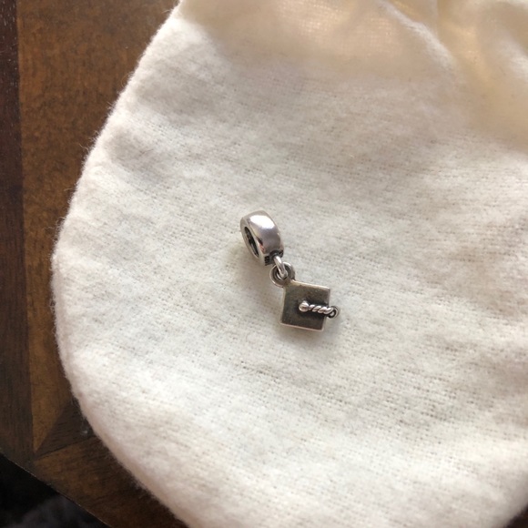 Authentic Pandora graduation cap dangle charm - Picture 3 of 3